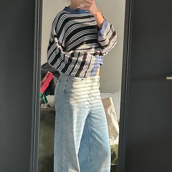 Cropped blue white and black striped sweater, perfect for fall/winter - Picture 4 of 4